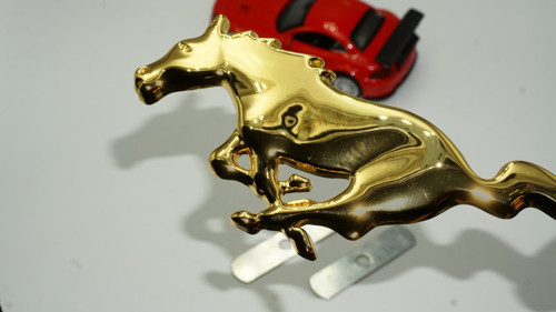 Dk Ranger Koşan At Ön Panjur Vidalı Gold Metal Logo