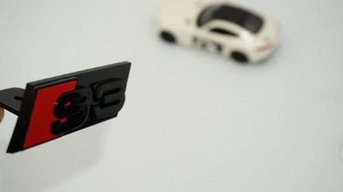 S3 Siyah Kırmızı Ön Panjur Logo Arma Audi İle Uyumlu