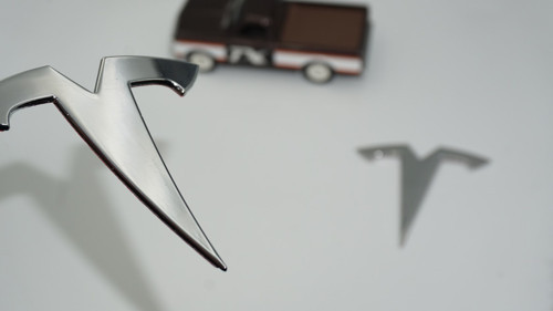 Tesla Model Y Logo Krom Metal Rozet Amblem Arma Seti Bagaj Arma