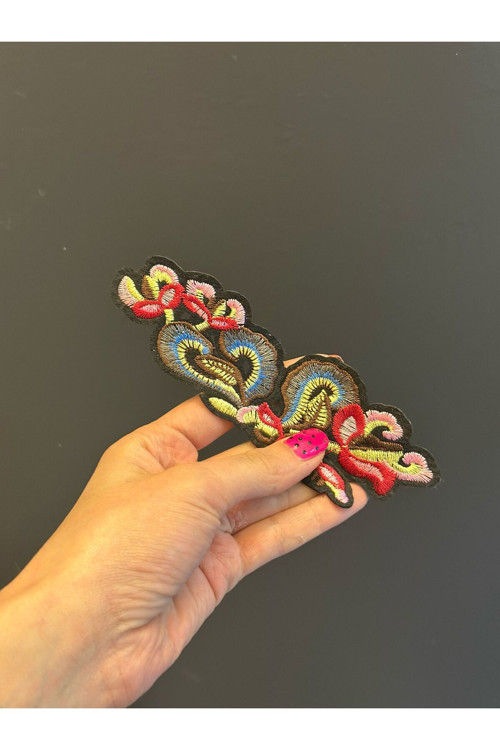15X6 CM ÜTÜ İLE YAPIŞAN NAKIŞ İŞLEME ÇİÇEKLŞ ARMA DİKİŞ APLİKE