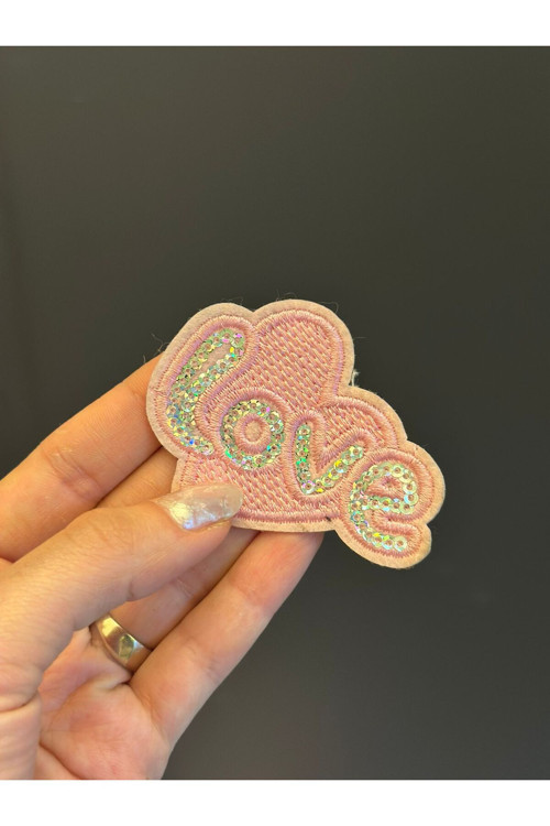 ÜTÜ İLE YAPIŞAN PEMBE LOVE YAZILI ARMA DİKİŞ APİKE 6X4 CM