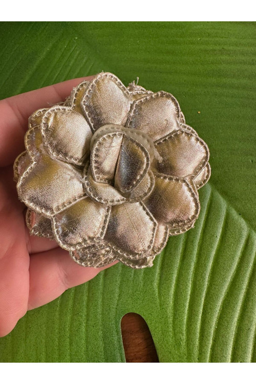 7X7 CM TASARIM ÇİÇEK BROŞ GİYİM YAKA AKSESUARI ALTIN
