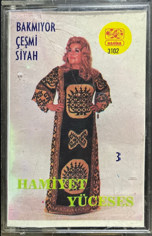 (Plak Değildir KASET tir) Kaset Hamiyet Yüceses Bakmıyor Çeşmi Siyah Kağıt Baskı Kaset