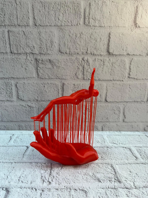 KIRMIZI EL VE İNSAN FİGÜRÜ DEKORATİF BİBLO SALON OFİS RAF VE KONSOL ÜSTÜ İÇİN 12X18 CM