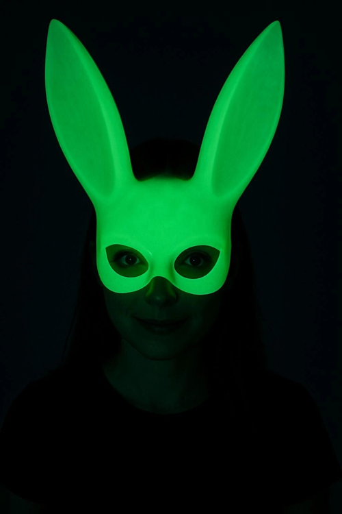 KARANLIKTA PARLAYAN FOSFORLU TAVŞAN MASKESİ – GLOW BUNNY MASqUERADE MASKE (32X22 CM)