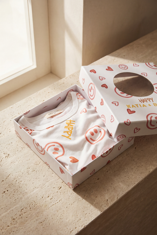 Kız Çocuk Gülen Yüz Desenli Kutulu Pijama Takımı Ekru