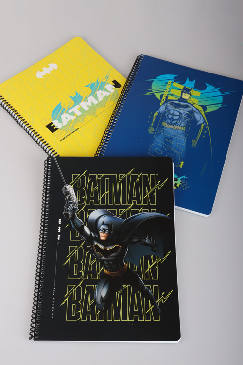 DEKOMUS İLE LİSANSLI BATMAN "TEKLİ" A4 80 YAPRAK KARELİ DEFTER