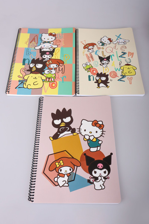 DEKOMUS İLE LİSANSLI HELLO KITTY AND FRIENDS "TEKLİ" A4 ÇİZGİLİ OKUL DEFTERİ 80 YAPRAK