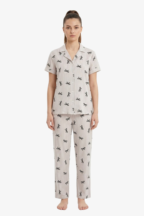 Gri Çizgi Desenli Yumuşak Dokulu Gömlek Yaka Kadın Pijama Takımı