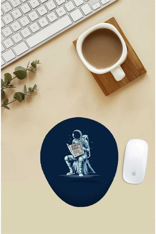 Gazete Okuyan Astronot Desenli Bilek Destekli Mouse Pad