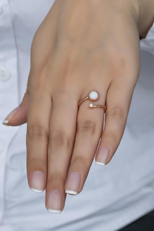 925 Ayar Ayarlanabilir Tektaş Beyaz Opal Taşlı Gümüş Yüzük