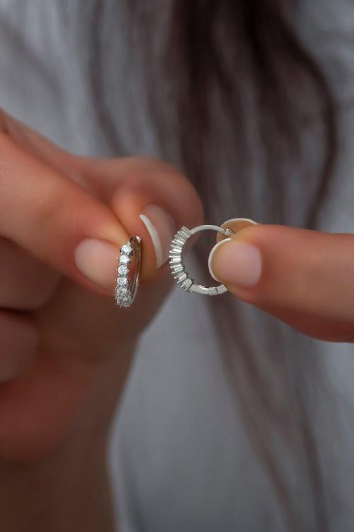 925 Ayar Gümüş 14 Mm Zirkon Taşlı  Küpe