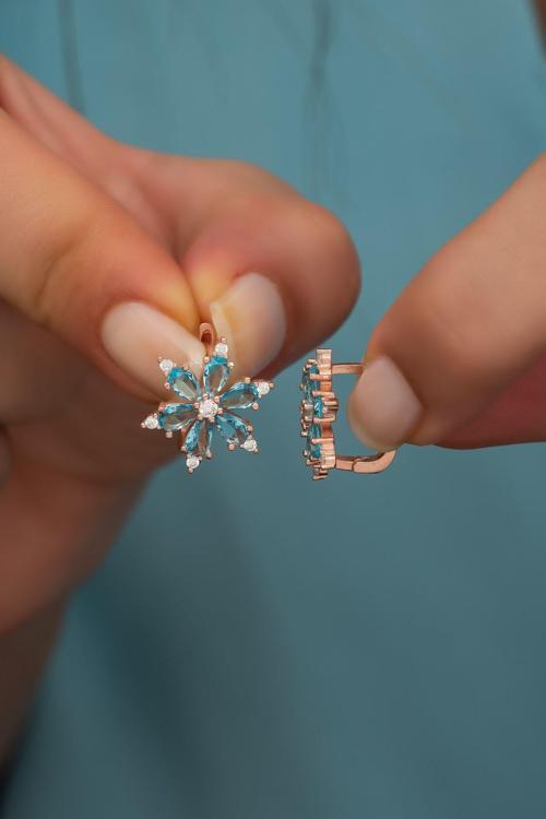 925 Ayar Gümüş Aquamarin Taşlı Çiçek Küpe