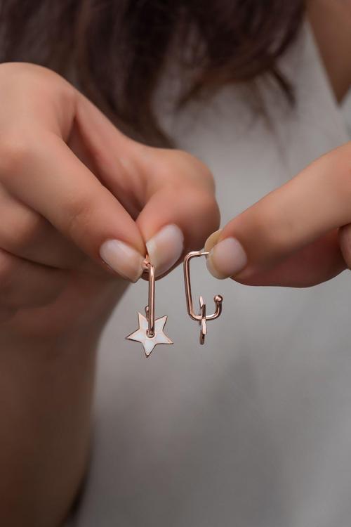 925 Ayar Gümüş Beyaz Mineli Yıldız Küpe