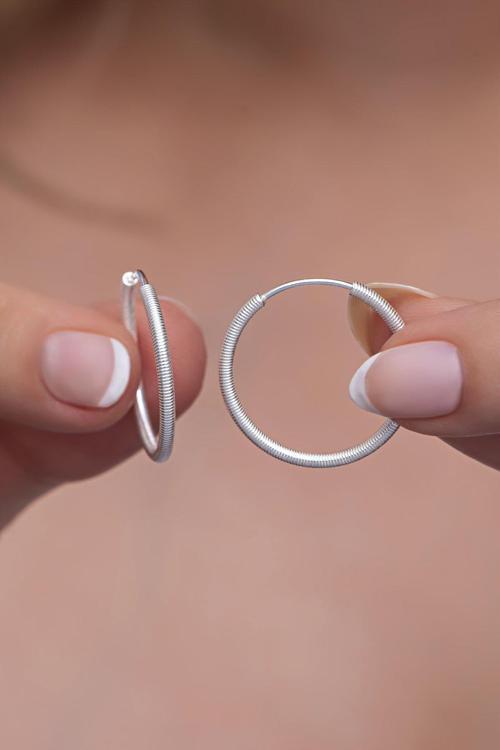 925 Ayar Gümüş Çizgili Tasarım 20 mm Halka Küpe