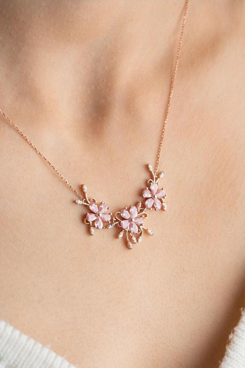 925 Ayar Gümüş Işıltılı Model Pembe Taşlı 3'Lü Çiçek Kolye