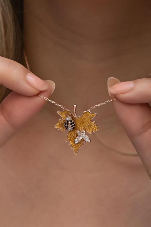 925 Ayar Gümüş Kelebek ve Uğur Böceği Tasarım Çınar Yaprağı Kolye