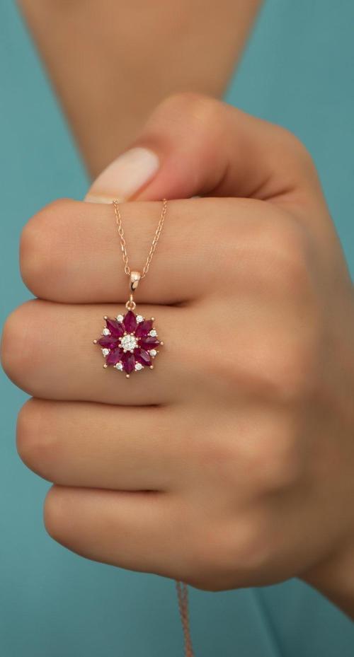925 Ayar Gümüş Kırmızı Taşlı Lotus Çiçeği Kolye