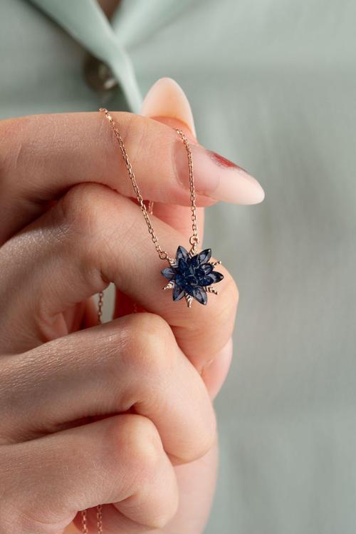 925 Ayar Gümüş Lacivert Taşlı Lotus Çiçeği Kolye