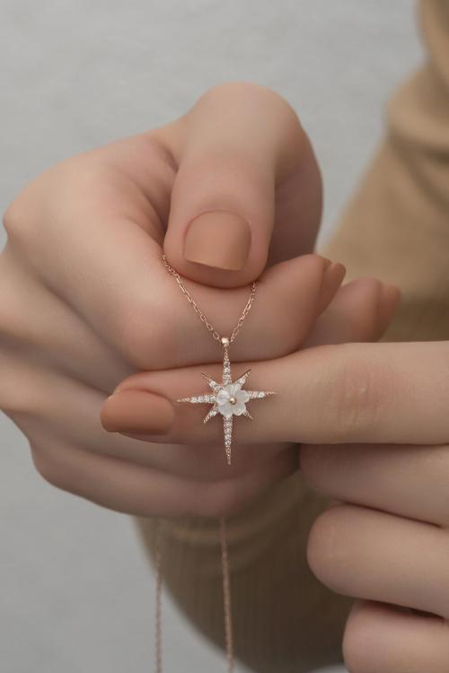 925 Ayar Gümüş Manolya Çiçeği Detaylı Kutup Yıldızı Kolye