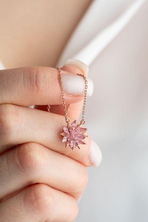 925 Ayar Gümüş Pembe Taşlı Lotus Çiçeği Kolye
