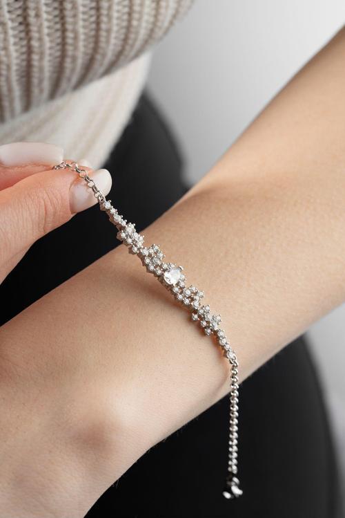 925 Ayar Gümüş Rodyum Kaplama Beyaz Zirkon Taşlı Tasarım Bileklik 