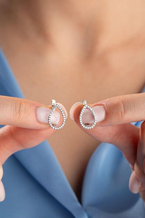 925 Ayar Gümüş Rodyum Kaplama Zirkon Taşlı İçi Boş Damla Model Küpe