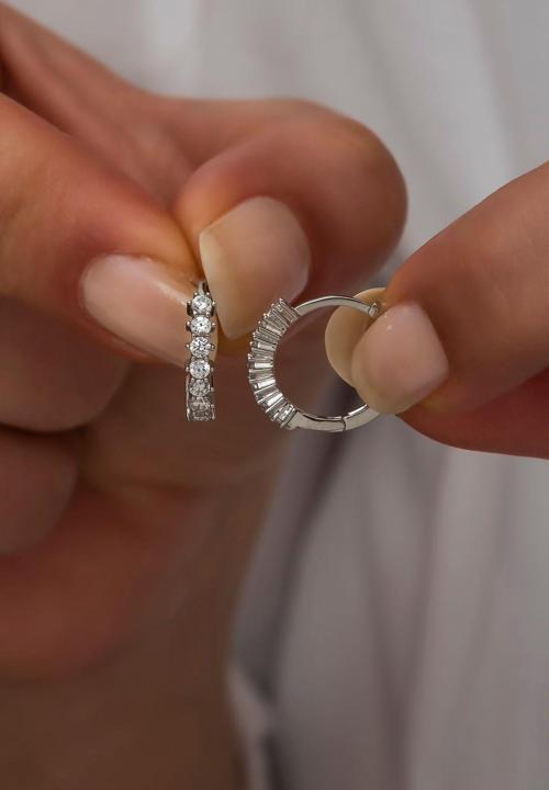 925 Ayar Gümüş Rodyumlu 15 mm Zirkon Taşlı Halka Küpe
