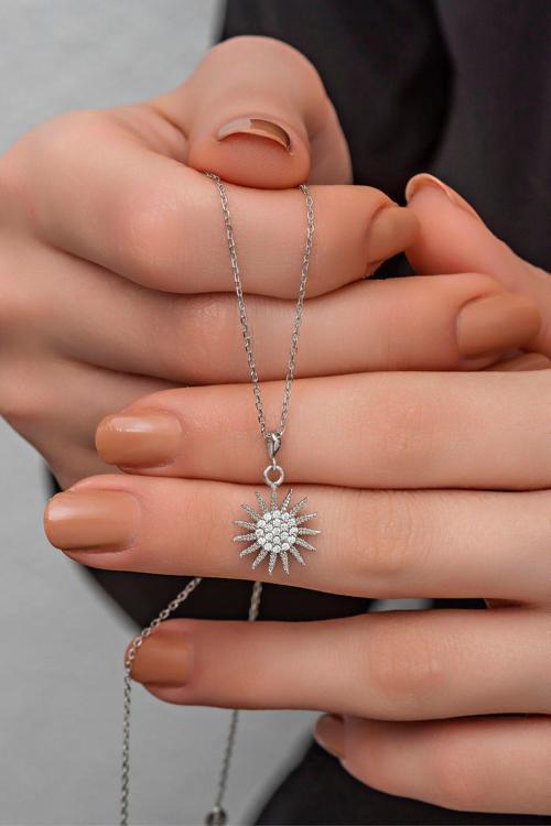 925 Ayar Gümüş Rodyumlu Zirkon Taşlı Güneş Model Kolye