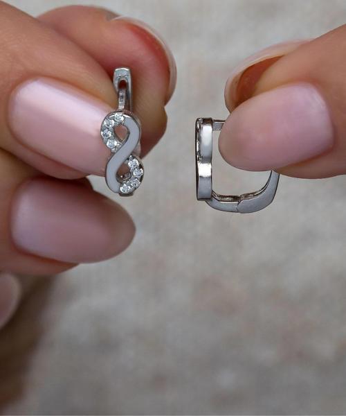 925 Ayar Gümüş Rodyumlu Zirkon Taşlı Sonsuzluk Küpe