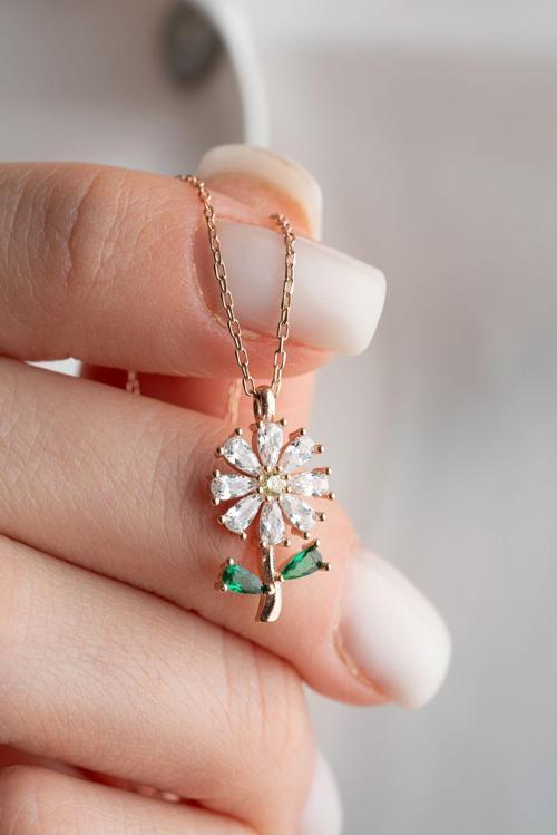 925 Ayar Gümüş Rose Kaplama Beyaz Zirkon Taşlı Kır çiçeği Kolye