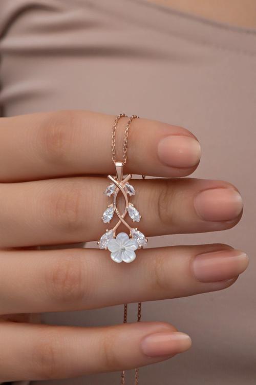 925 Ayar Gümüş Rose Kaplama Dallı Zirkon Taşlı Manolya Çiçeği Kolye