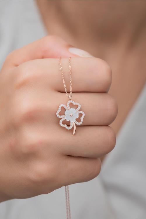 925 Ayar Gümüş Rose yonca Model Manolya Çiçeği Kolye