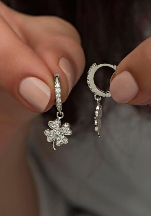 925 Ayar Gümüş Sallantılı Rodyumlu Yonca Küpe