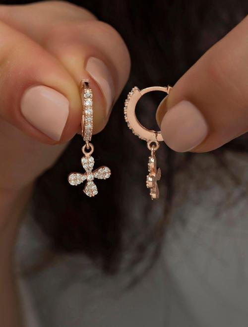 925 Ayar Gümüş Sallantılı Rose Çiçek Küpe