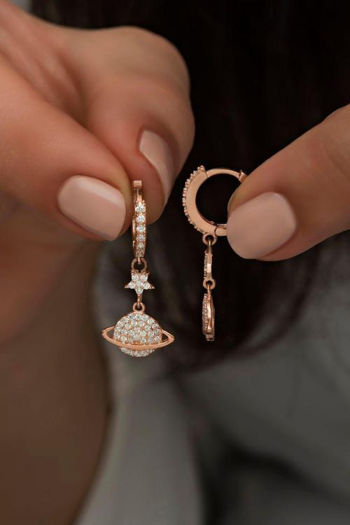 925 Ayar Gümüş Sallantılı Rose Gezegen Küpe