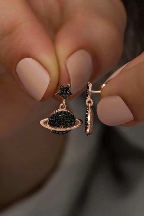 925 Ayar Gümüş Sallantılı Siyah Gezegen Küpe