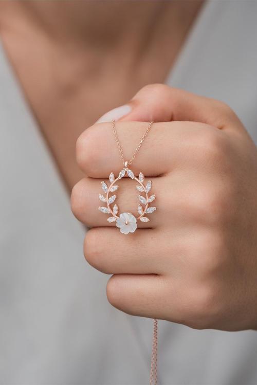 925 Ayar Gümüş Sarmaşık Manolya Çiçeği Kolye