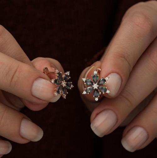 925 Ayar Mistik Topaz Taşlı Çiçek Küpe Kadın Gümüş Küpe