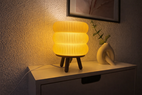 Modern Dekoratif Masa Lambası | Şık Gece Lambası | Sert Plastik Tasarım | LED Uyumlu | Minimal Tasarım |