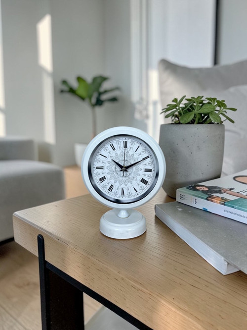 Büro Ev Ofis Hediyesi için 20x25CM Beyaz Elisse Mandala Desenli Masa Saati