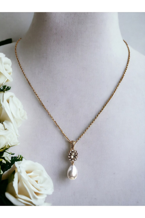 Oval Kristal Taşlı Mayorka İnci Kolye