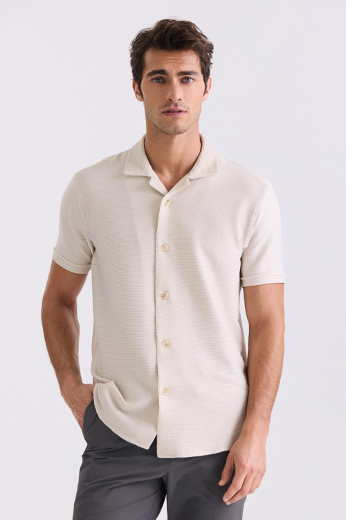 Bej Slim Fit Gömlek Yaka Düğme Detaylı T-Shirt