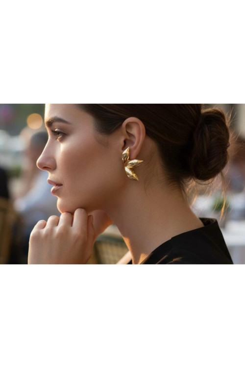Kadın Gold Renk Çiçek Formlu Çelik Küpe