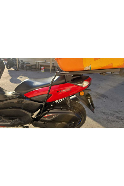 YAMAHA NMAX KIZAKLI KURYE PAKET ÇANTA DEMİRİ DESTEKLİ