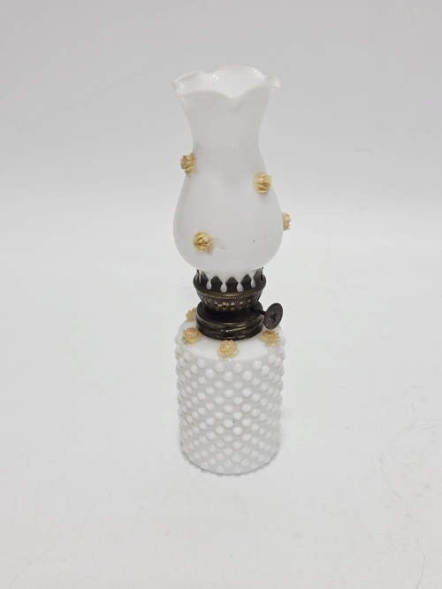 Çiçek Motifli Antika Opal Cam Gaz Lambası 035