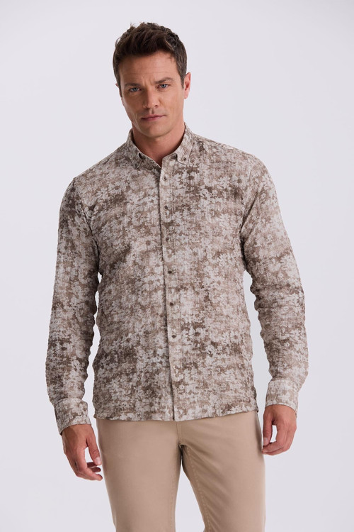 Kahve Desenli Düğmeli Yaka Comfort Fit Gömlek