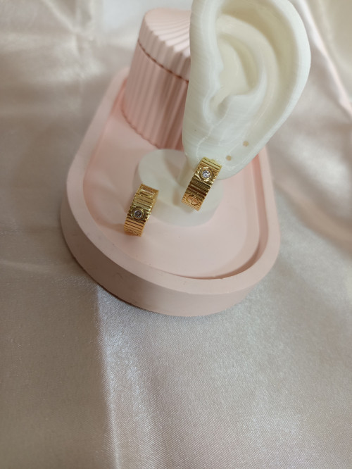 LOVE SERİSİ ALTIN RENKLİ YUVARLAK KÜPE