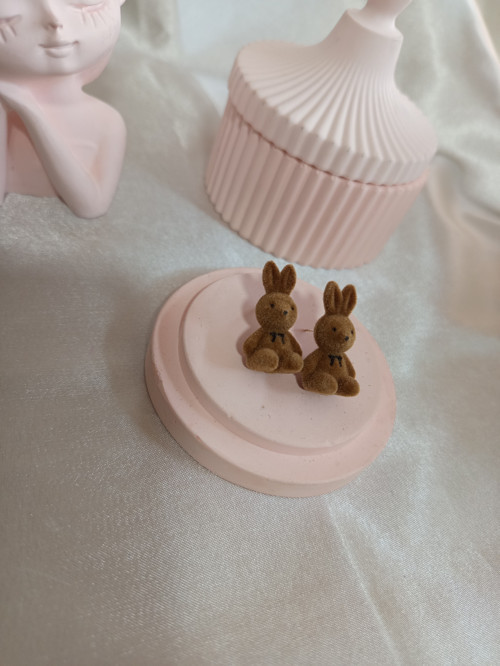 KOYU KAHVERENGİ PELUŞ TAVŞAN KÜPE