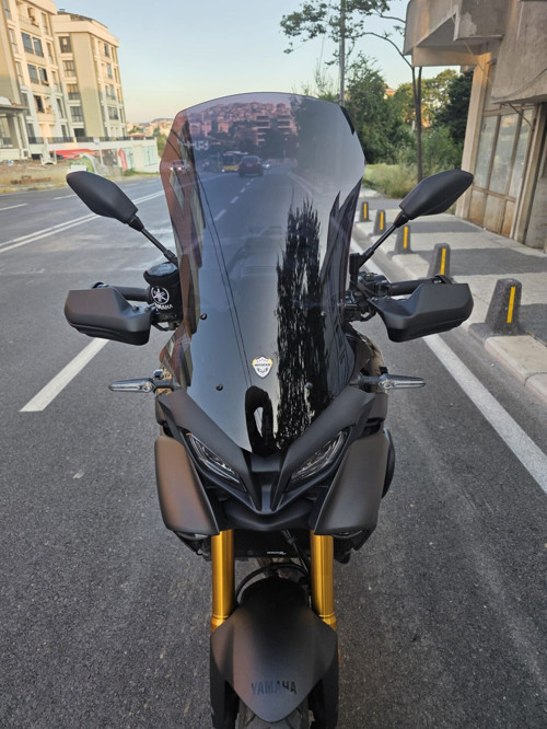 Yamaha Tracer 900 Ön Cam 2023-2026 Model 61cm Siyah Renkli 4mm